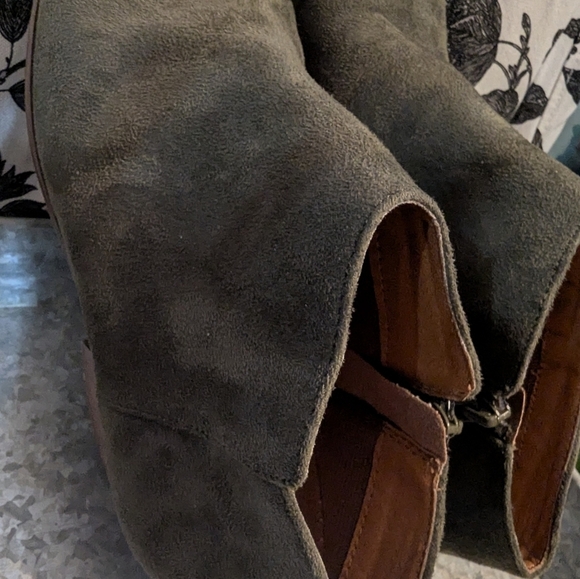 Soda Booties Moss Green Sueded Boots Women's Size 9 - Picture 7 of 7